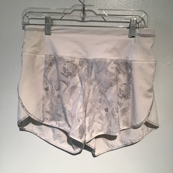 Lululemon Real Quick Short *Perforated 3.5" in Jasmine White Multi Size 6 - Picture 1 of 9